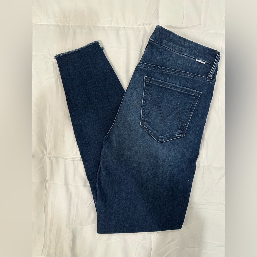MOTHER HIGH WAISTED LOOKER - ANKLE FRAY
Tongue And Chic, Size 28
